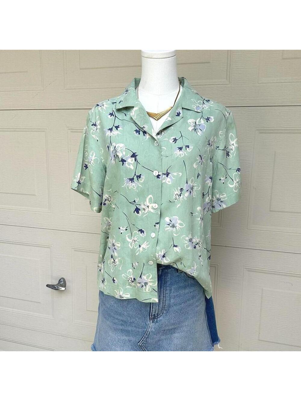 Vintage Bobby Chan 100% Silk Green Floral Button-Up Shirt (L)